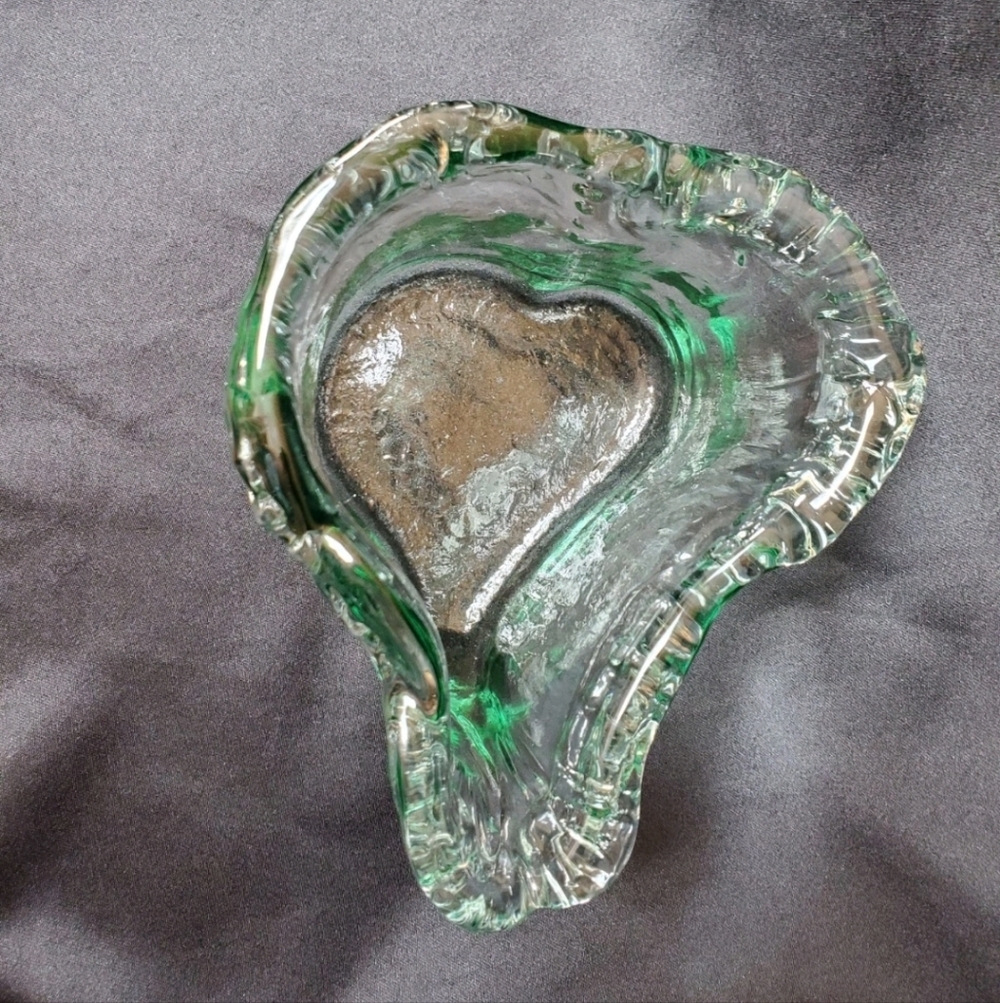 San Miguel Recycled Glass Green Glass Heart-Shaped Decorative Bowl